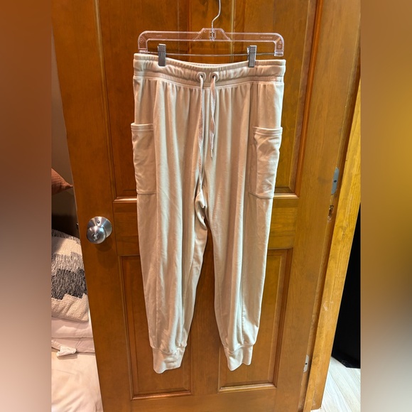 OFFLINE By Aerie Women’s After Party Velour Jogger Cream Size Medium - Picture 4 of 9